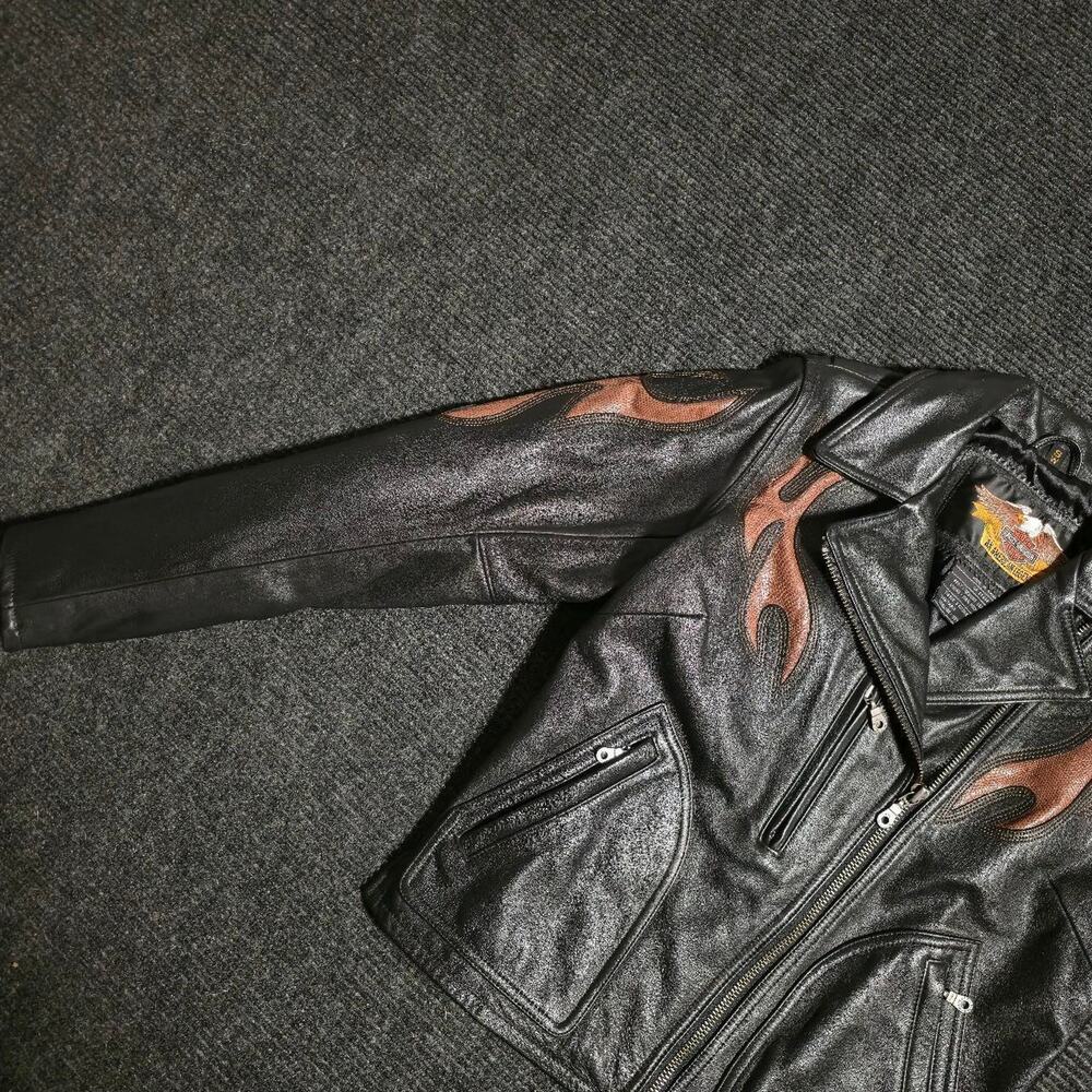 Vintage 100% leather womans biker jacket. Size Small - Picture 2 of 6